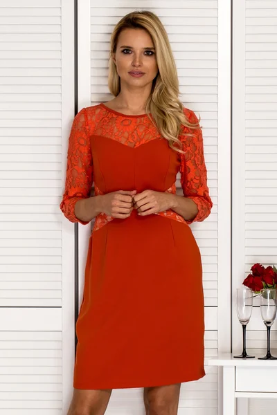 Oranžové dámské šaty s krajkovými všivkami FPrice