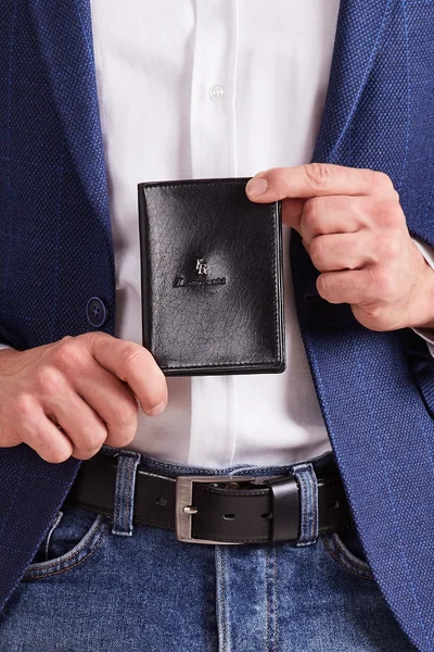Pánská vertikální kožená peněženka s černým reliéfem FPrice