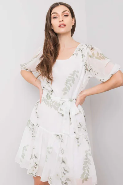 Dámské bílé šaty s květinami FPrice