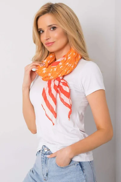 Oranžový a červený šátek se vzory FPrice