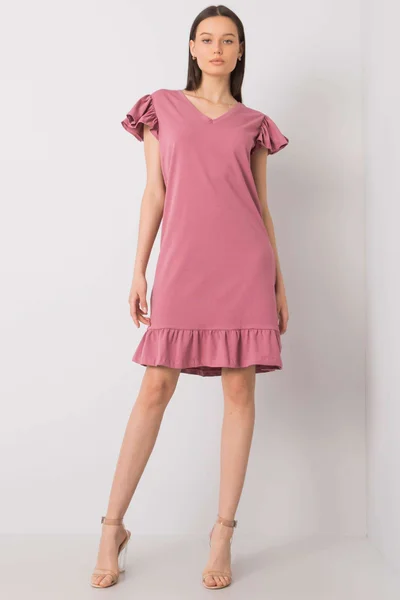 Pudrově růžové dámské šaty s volánkem FPrice