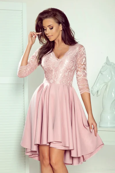 NICOLLE - Dámské šaty v pudrově růžové barvě s delším zadním dílem a s krajkovým výstřihem