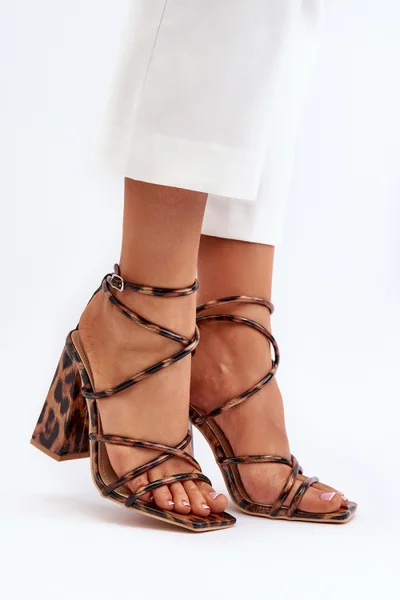 Kožené elegantní sandály s podpatkem