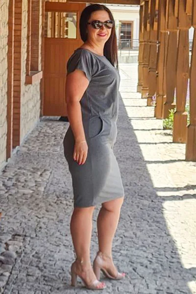 Sportovně elegantní šaty Tilly pro dámy plus size