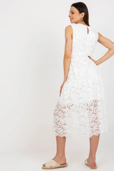 Letní bílé šaty s volánem OCH BELLA - TW-SK-BI-8246