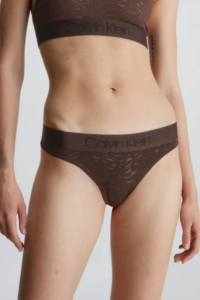 Dámská tanga 000QF7287E BKC tm. hnědé - Calvin Klein