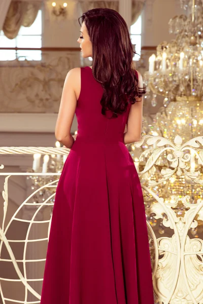 CINDY - Dlouhé dámské šaty v bordó barvě s dekoltem 1 model 43486