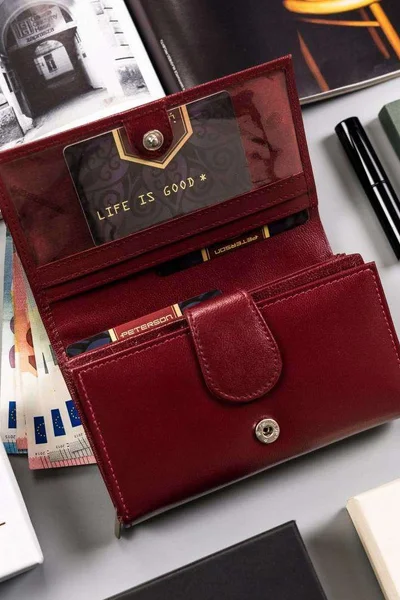 Kožená dámská peněženka s mnoha úložnými prostory od PETERSON