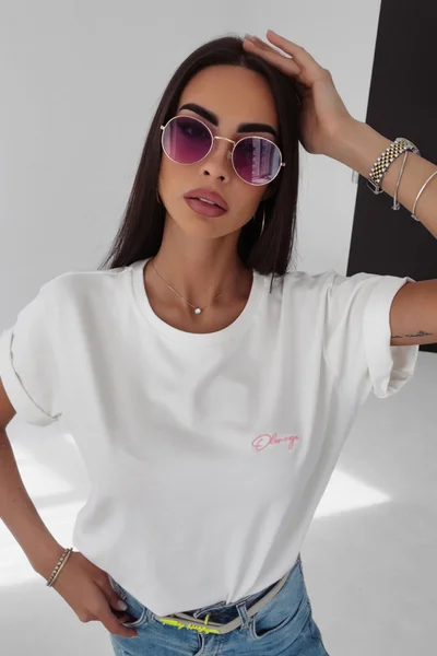 Klasické bavlněné tričko Ola Voga s minimalistickou výšivkou