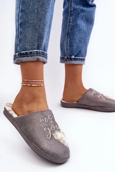 Lesklé dámské pantofle s nápisem a srdcem - Step in style Glam