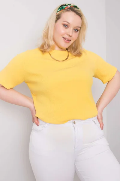 Žlutá pruhovaná dámská halenka Fashionhunters Plus Size