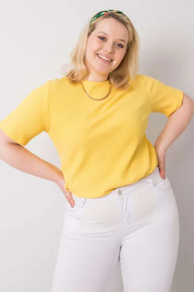 Žlutá pruhovaná dámská halenka Fashionhunters Plus Size