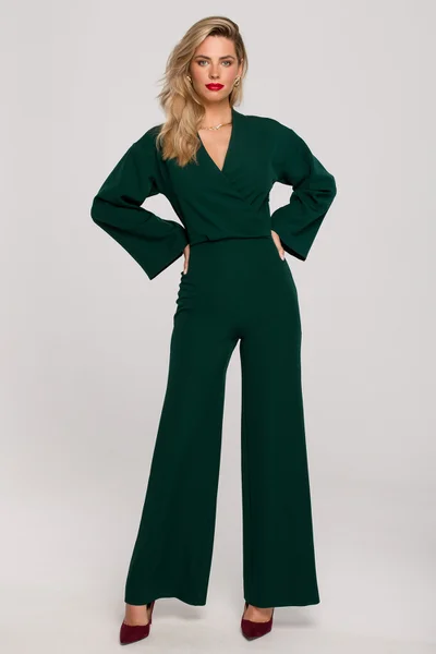 Zelený dámský overal s halenkou - elegantní alternativa večerních šatů