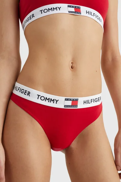 Červená tanga s logem Tommy Hilfiger
