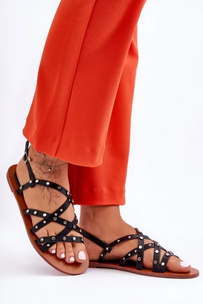 Letní dámské sandály s ozdobami na plochém podpatku