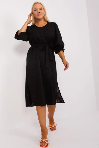 Dámské černé plus size šaty s výšivkou Fashionhunters