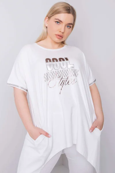 Oversized bílá dámská halenka s nášivkami Fashionhunters