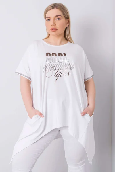 Oversized bílá dámská halenka s nášivkami Fashionhunters