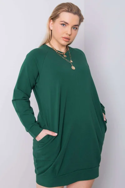 Dámské Plus Size šaty tmavě zelené s kapsami Fashionhunters