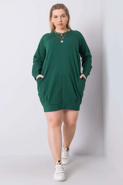 Dámské Plus Size šaty tmavě zelené s kapsami Fashionhunters