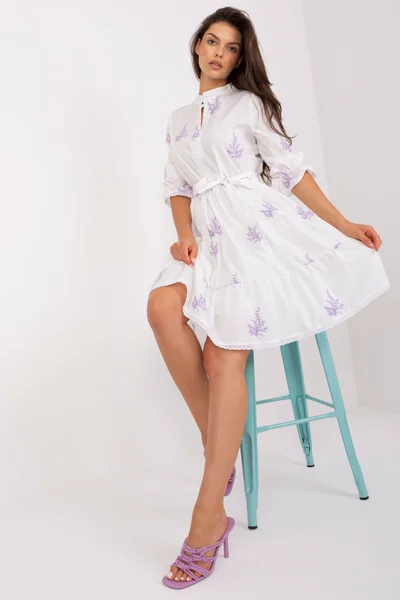 Rozevláté fialovobílé šaty s volánem - Léto v městě