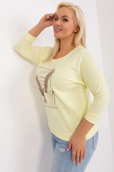 Světležlutá plus size halenka s kulatým výstřihem Fashionhunters