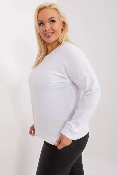 Bílá plus size halenka s kulatým výstřihem Fashionhunters