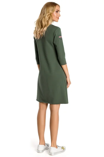 Zelené vojenské šaty - Měkký úplet s jemnými detaily