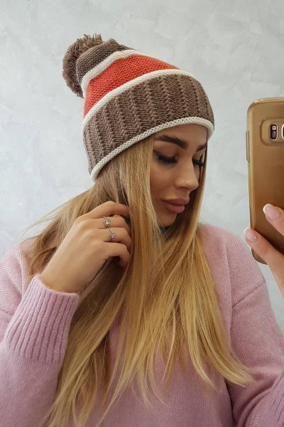 Dámská zimní čepice s bambulí K-Fashion cappuccino-rudy