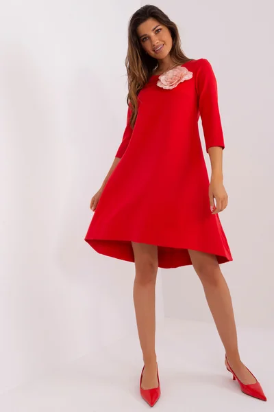 Červené koktejlové šaty s květinou - Elegantní LK SK