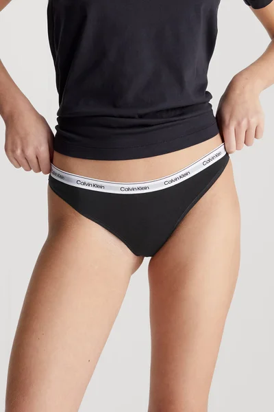 Dámské černé tanga Calvin Klein s logem