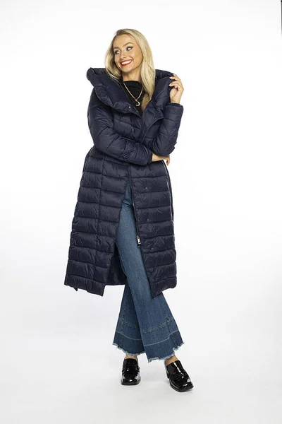 Modrý Péřový Kabát s Kapucí od Ann Gissy