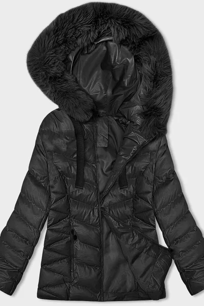 Černá bunda na zimu s kapucí a kožešinou od J.STYLE