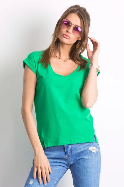 Zelené dámské tričko s výstřihem do V - Zelená V