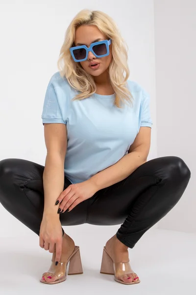 Světle modrá plus size halenka krátký rukáv Fashionhunters