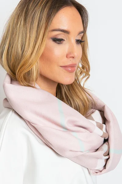 Světle růžový šátek s třásněmi FPrice