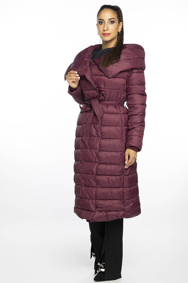 Vínový prošívaný kabát s kapucí Ann Gissy, odcienie czerwieni M (38) i392_23136-47
