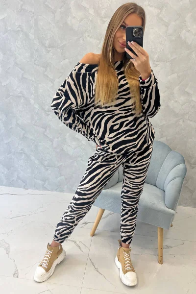 Zebra velurová souprava černo-béžová K-Fashion