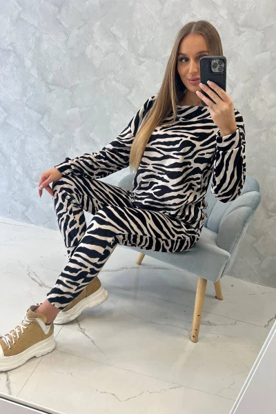 Zebra velurová souprava černo-béžová K-Fashion