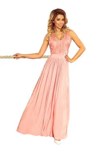 LEA - Dlouhé dámské šaty v pastelově růžové barvě bez rukávů a s vyšívaným výstřihem 4 mod