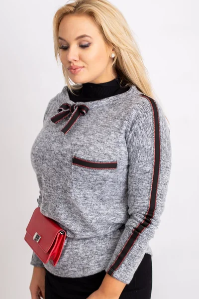 Šedá plus size dámská halenka s lemováním pro velikosti XL a 2XL od značky FPrice