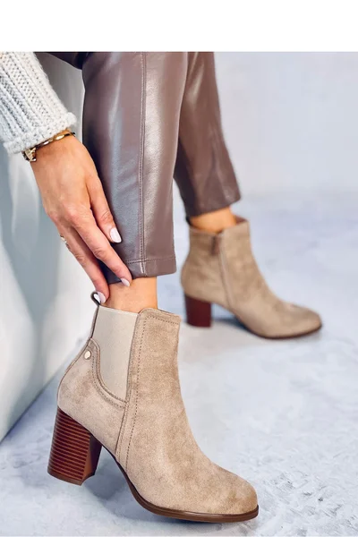 Klasické semišové boty s 8cm podpatkem - Elegantní kousek od Inello