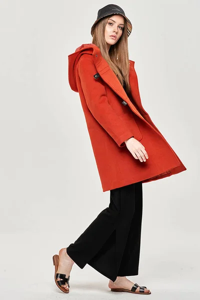 Krátký červený dámský kabát s kapucí 6N1 Ann Gissy