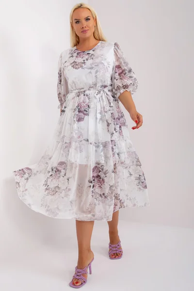 Květinové bílé plus size šaty s páskem - LK SK 509344-1