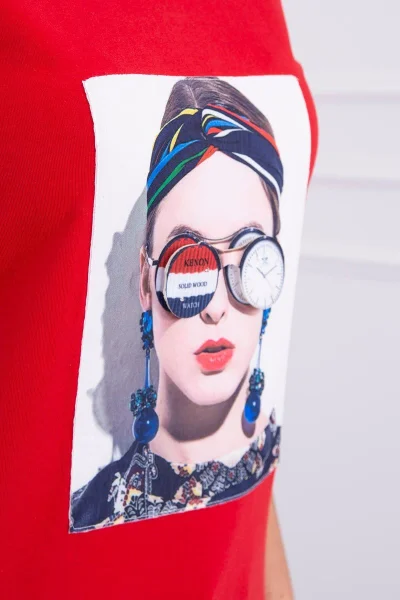 Dámská červená halenka s grafikou ženy K-Fashion