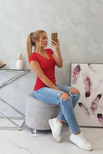 Dámská červená halenka s krajkou K-Fashion