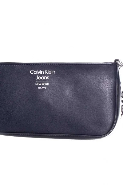 Černá kabelka Calvin Klein s řetízkovým uchem Calvin Klein Jeans