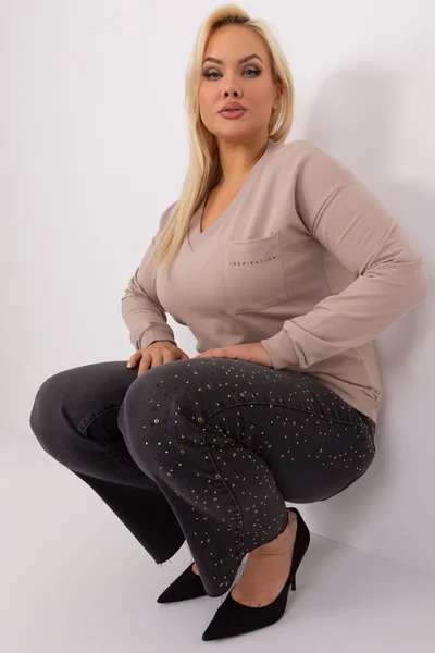 Královská béžová plus size dámská halenka s V výstřihem