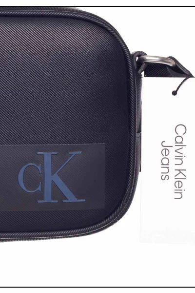 Kabelka Calvin Klein SCULPTED CAMERA černá Calvin Klein Jeans