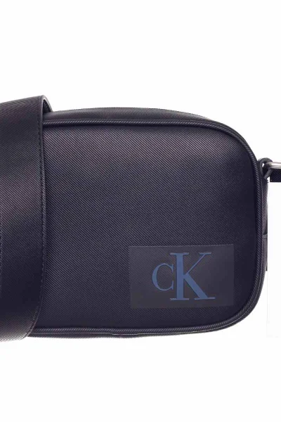 Kabelka Calvin Klein SCULPTED CAMERA černá Calvin Klein Jeans